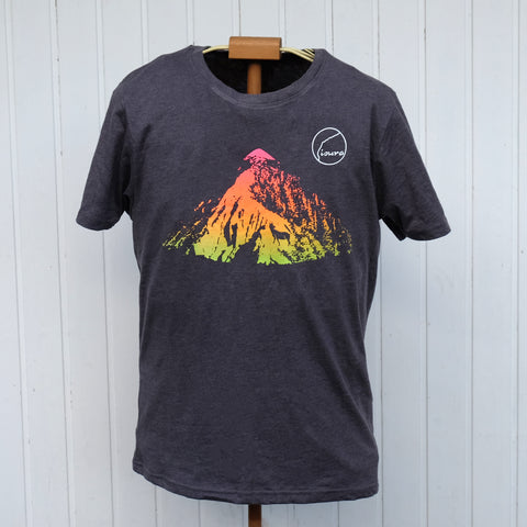 Isura: The Holy Mountain: In Farbe und bunt (unisex)
